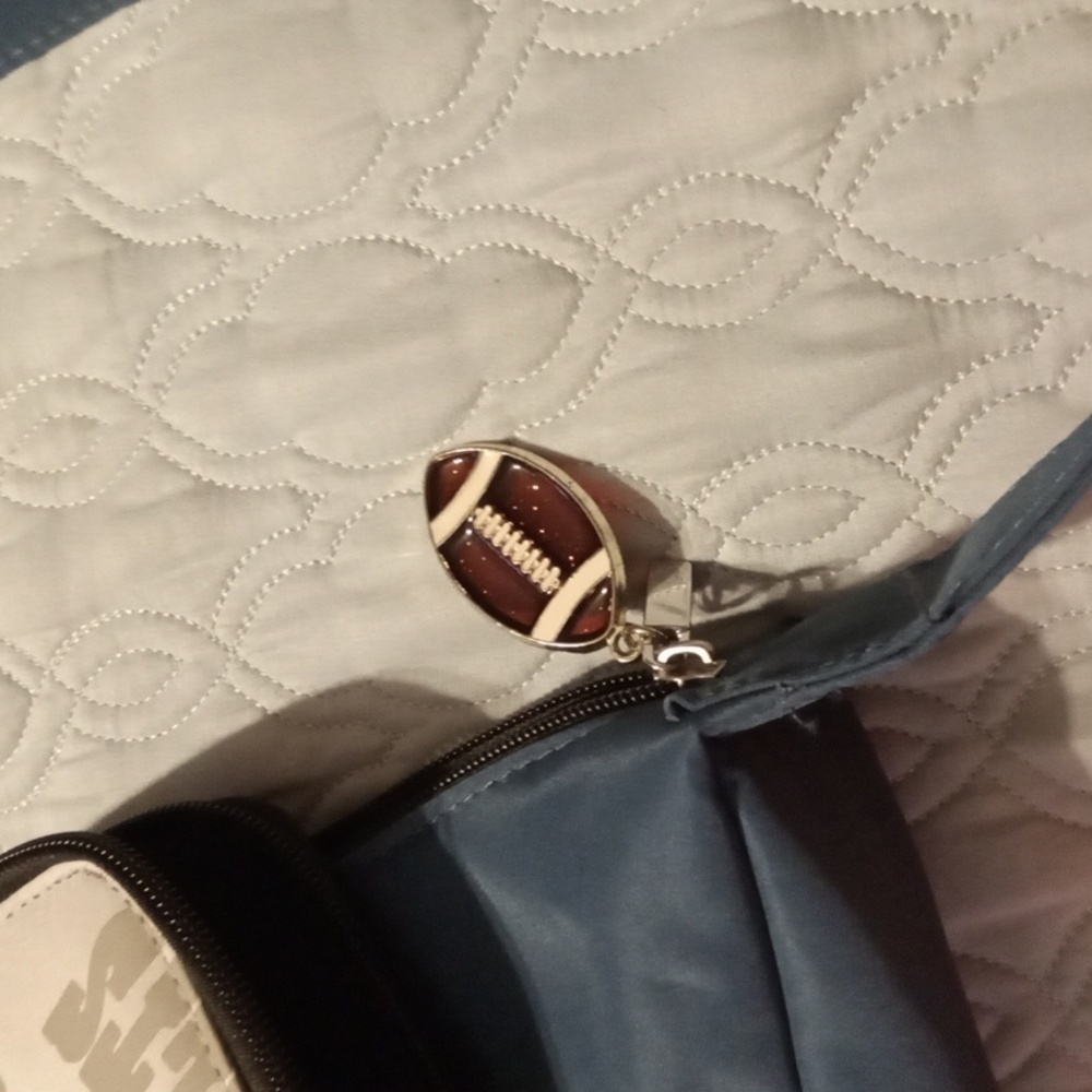 Indianapolis Colts Purse and Matching Wristlet Get Ready for Football - Picture 6 of 7